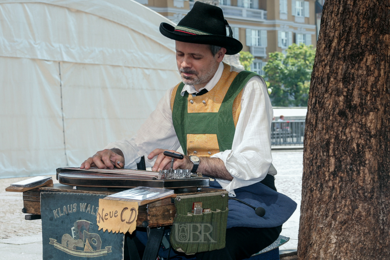 der_dritte_mann_spielt_zither