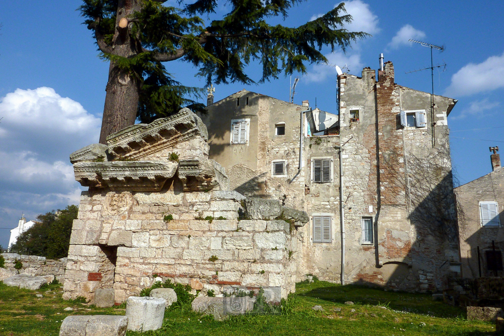 Reste Römischer Tempel am so genannten Forumsplatz