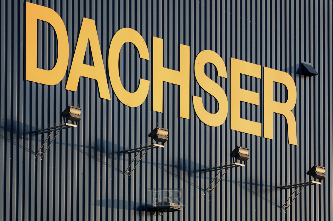 Dachser-Fassade im Cineplex Areal