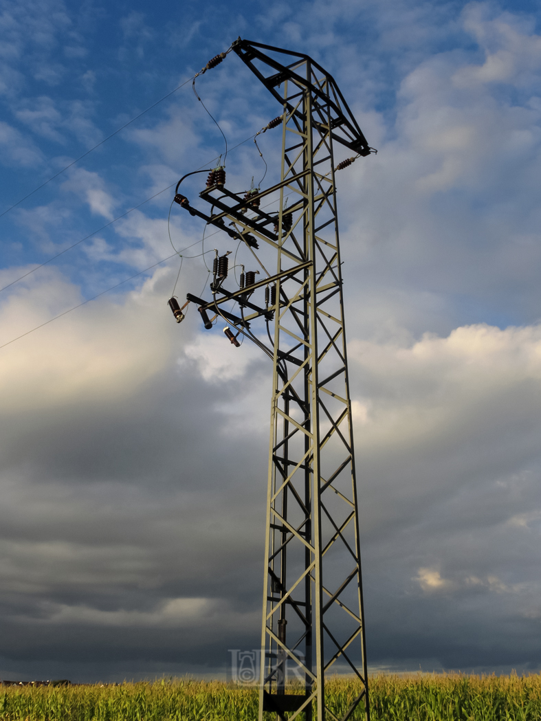 strommast_abends_vor_wolken_g11