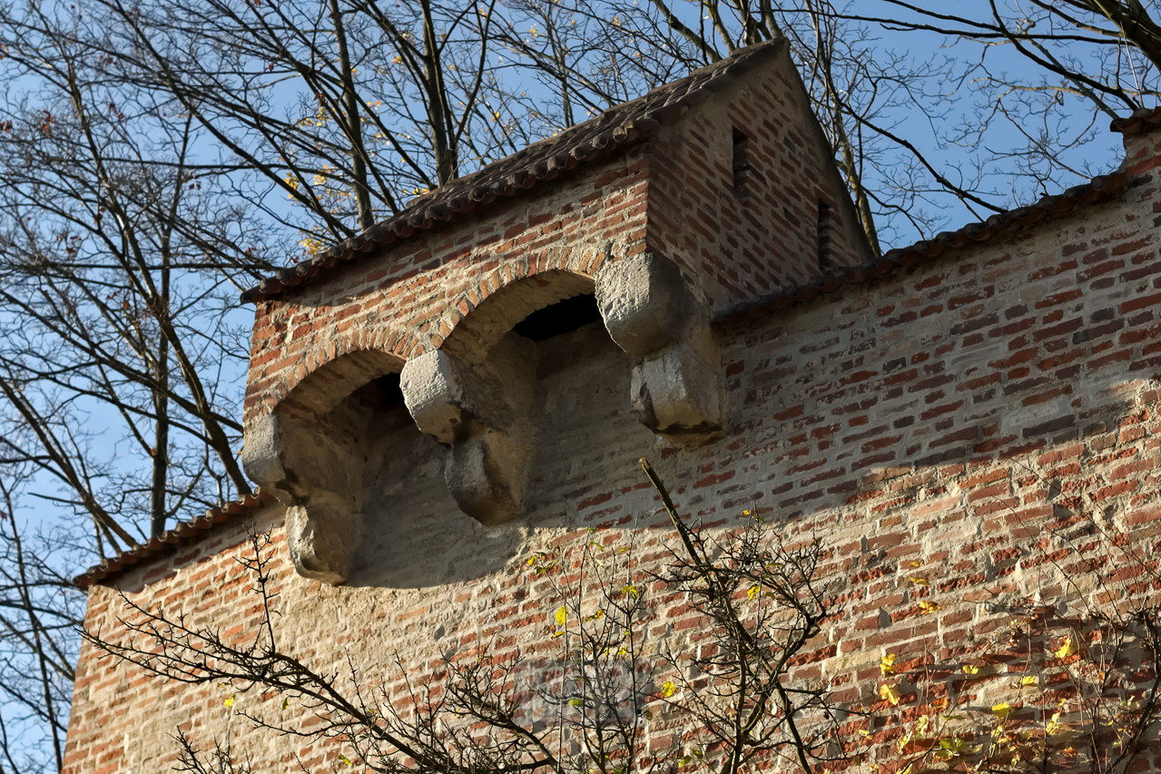 Burg Trausnitz in Landshut - Mauer mit Häuschen