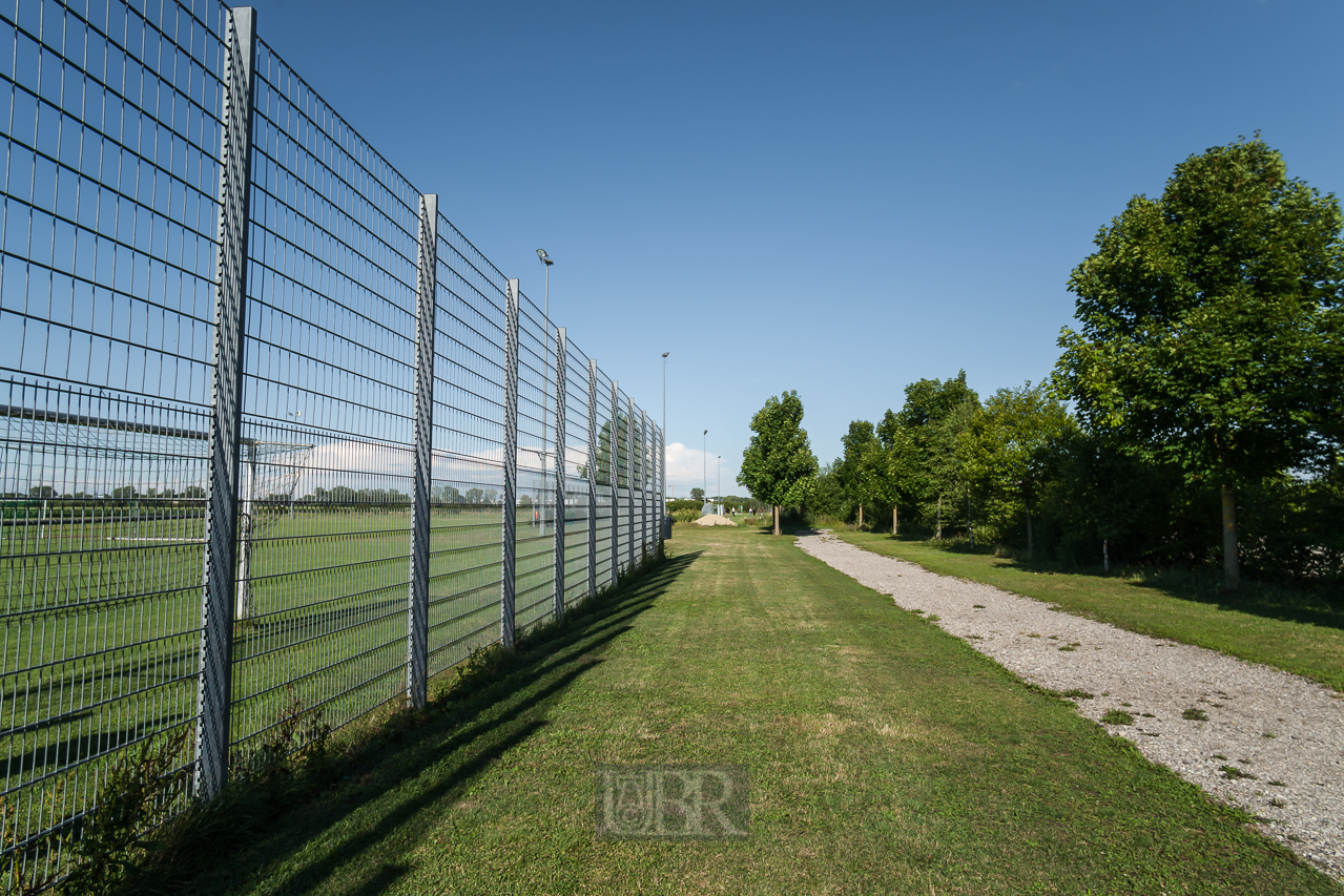 Sportplatz-Einzäunung