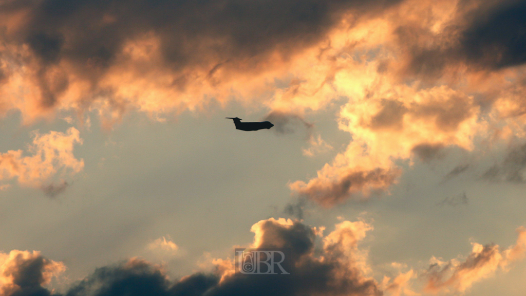 landeanflug_mit abendwolken