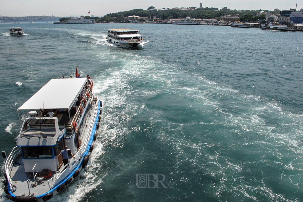 Ausflugsboote auf dem Bosporus, Istanbul