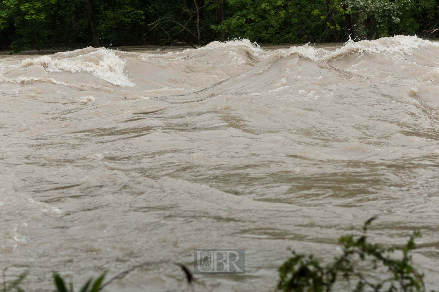 Die Isar bei Hochwasser im Mai 2019