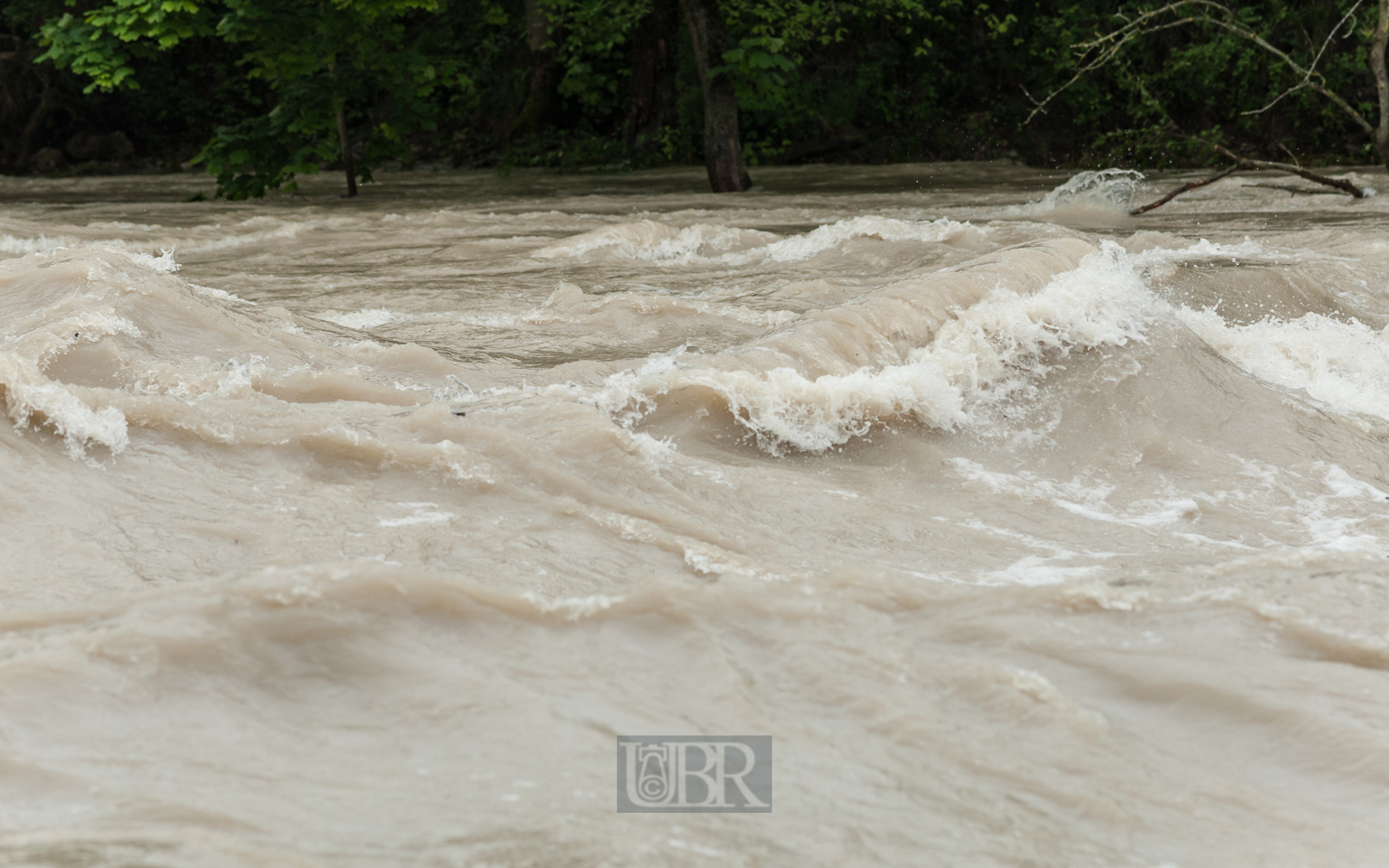 Die Isar bei Hochwasser im Mai 2019