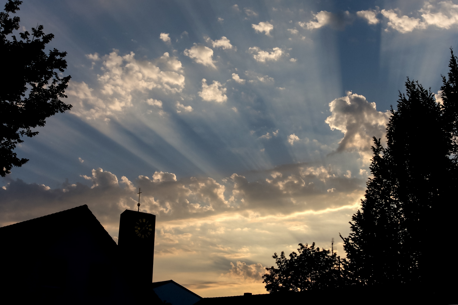 kirchturm_mit_flare