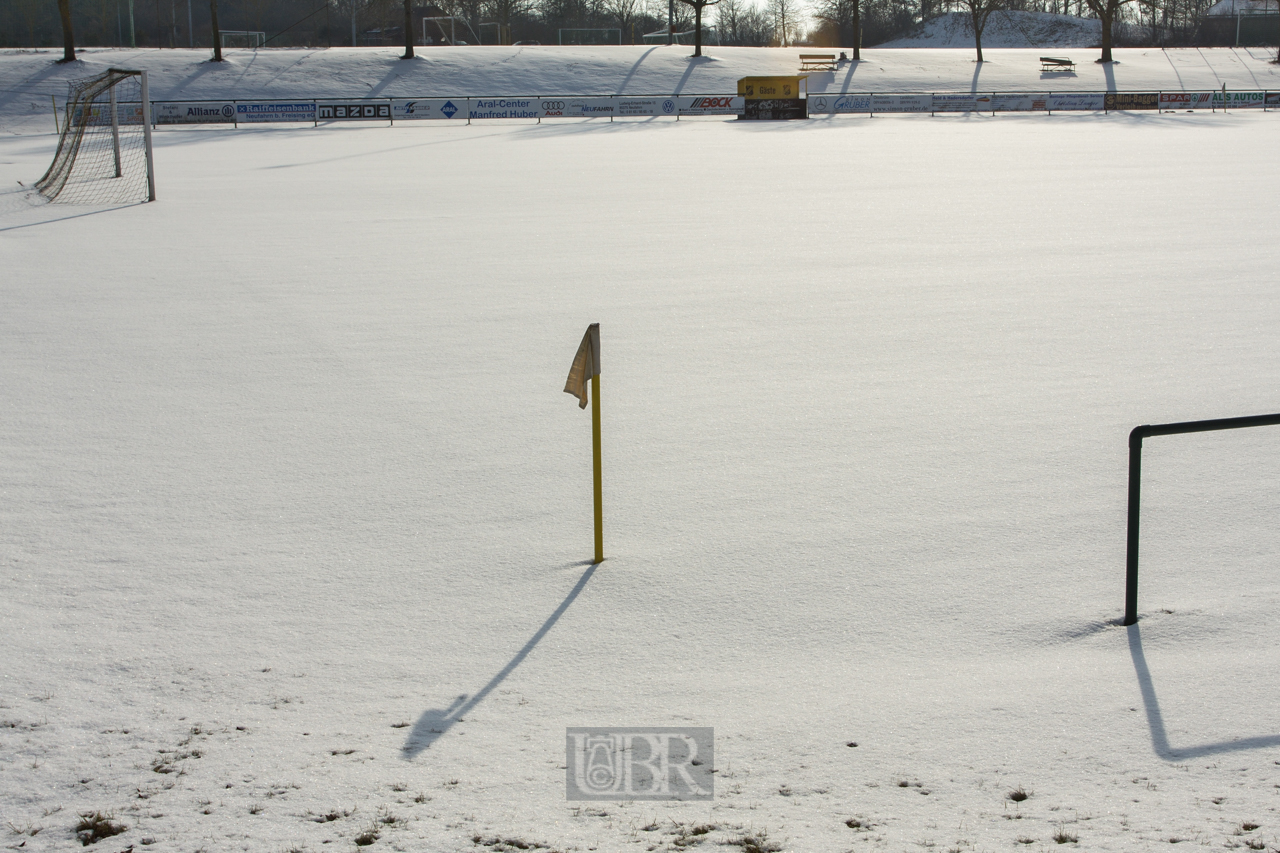 fussballplatz_im_schnee_02