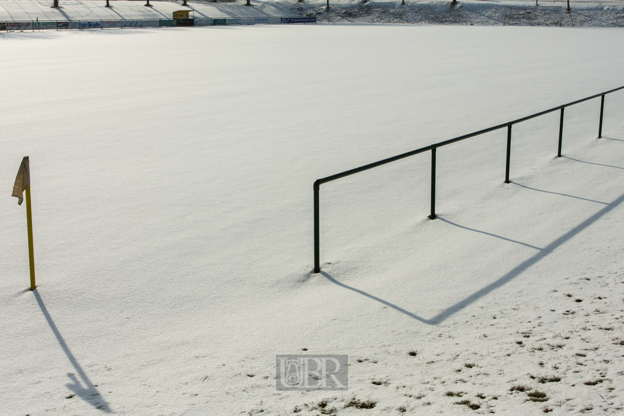 fussballplatz_im_schnee_03