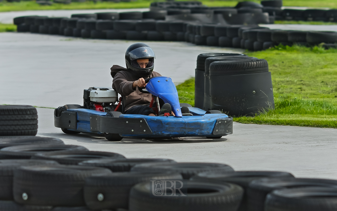 Auf einer Gokart Bahn in Ostfriesland