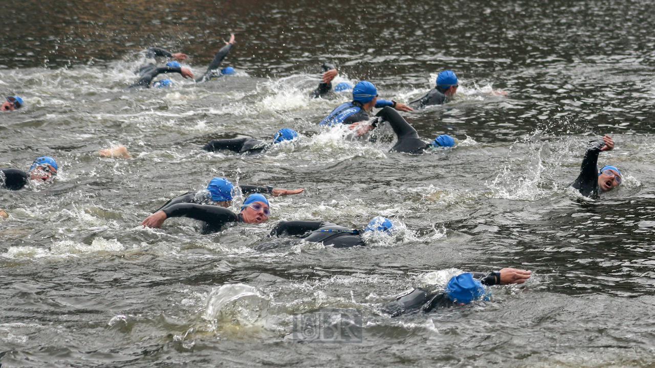 Start zum Schwimmen beim Triathlon Kallmünz