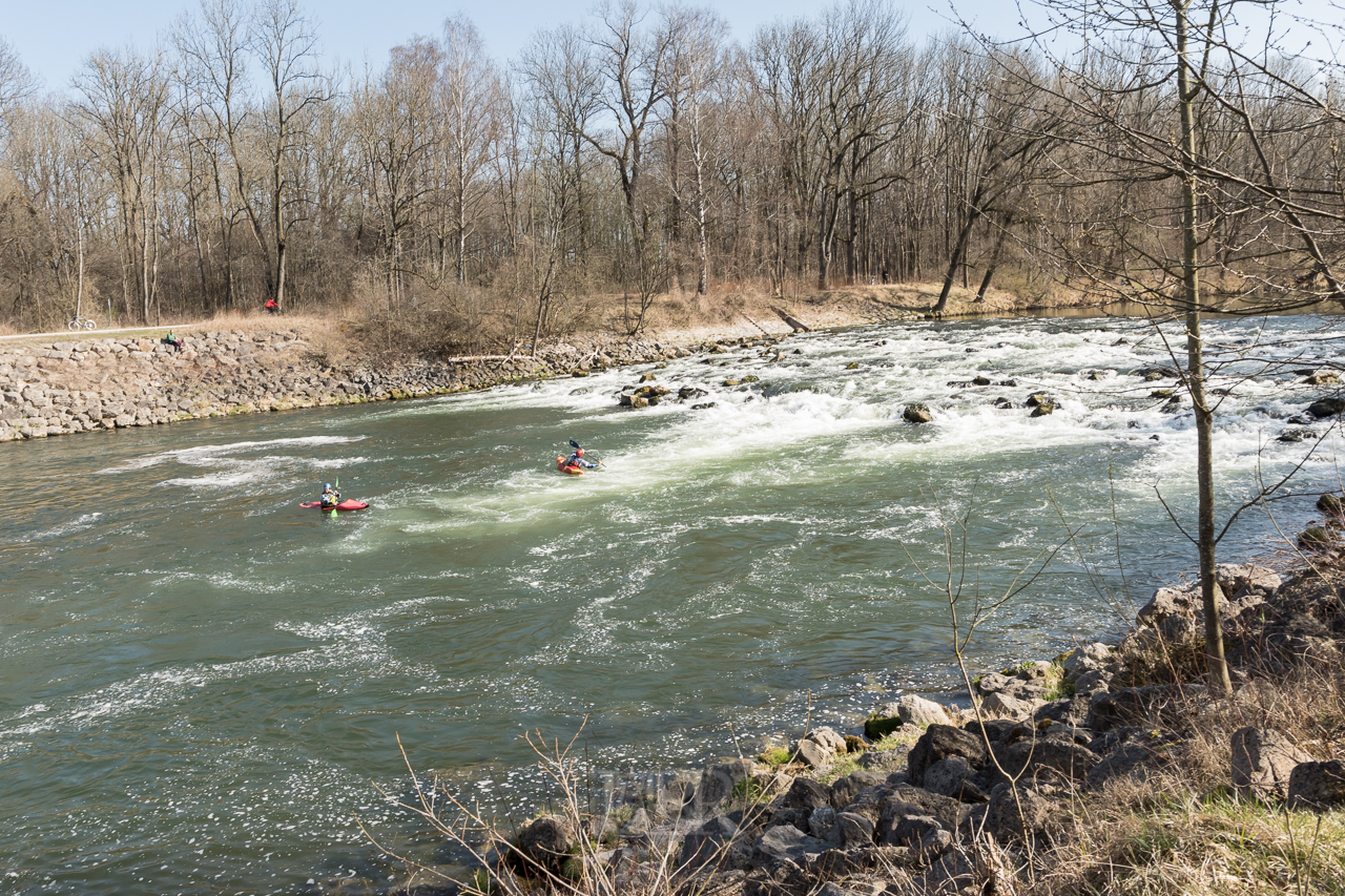 Kajaks auf der Isar