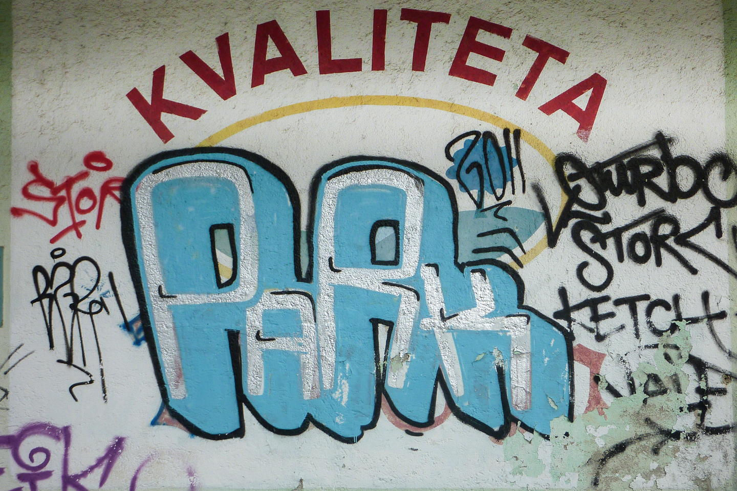 Graffiti an den Gebäuden des Jugendzentrums in Porec