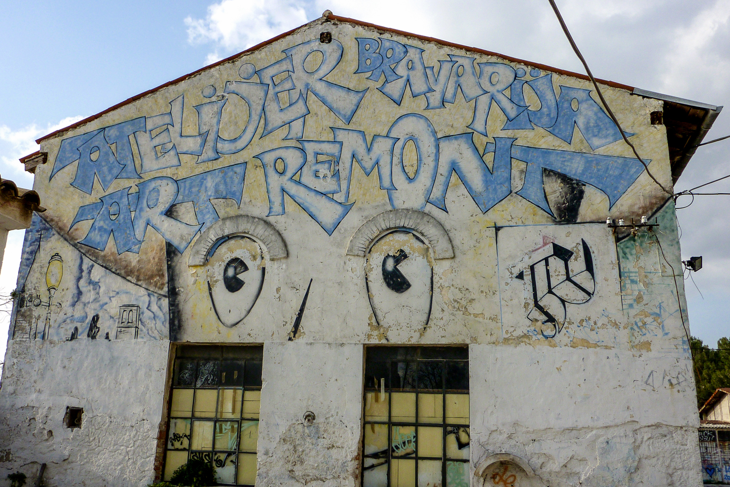 Graffiti an den Gebäuden des Jugendzentrums in Porec