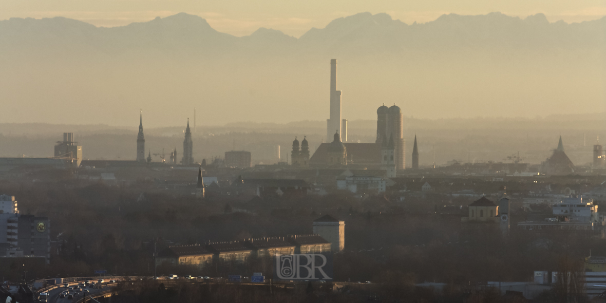 Frauenkirche vor Alpen