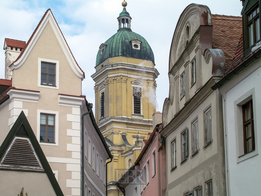 Die Hofkirche am Karlsplatz