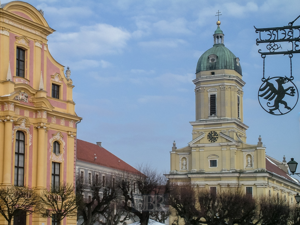 Die Hofkirche am Karlsplatz