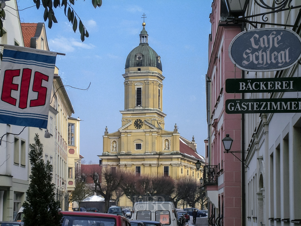 Die Hofkirche am Karlsplatz