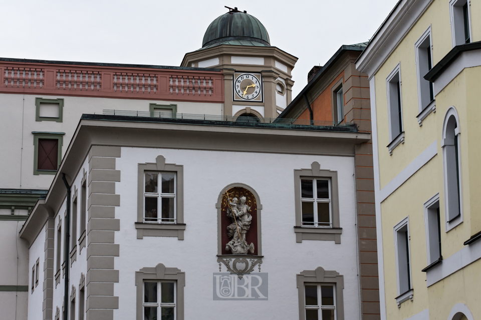 passau_altstadt_11_fassaden_uhr