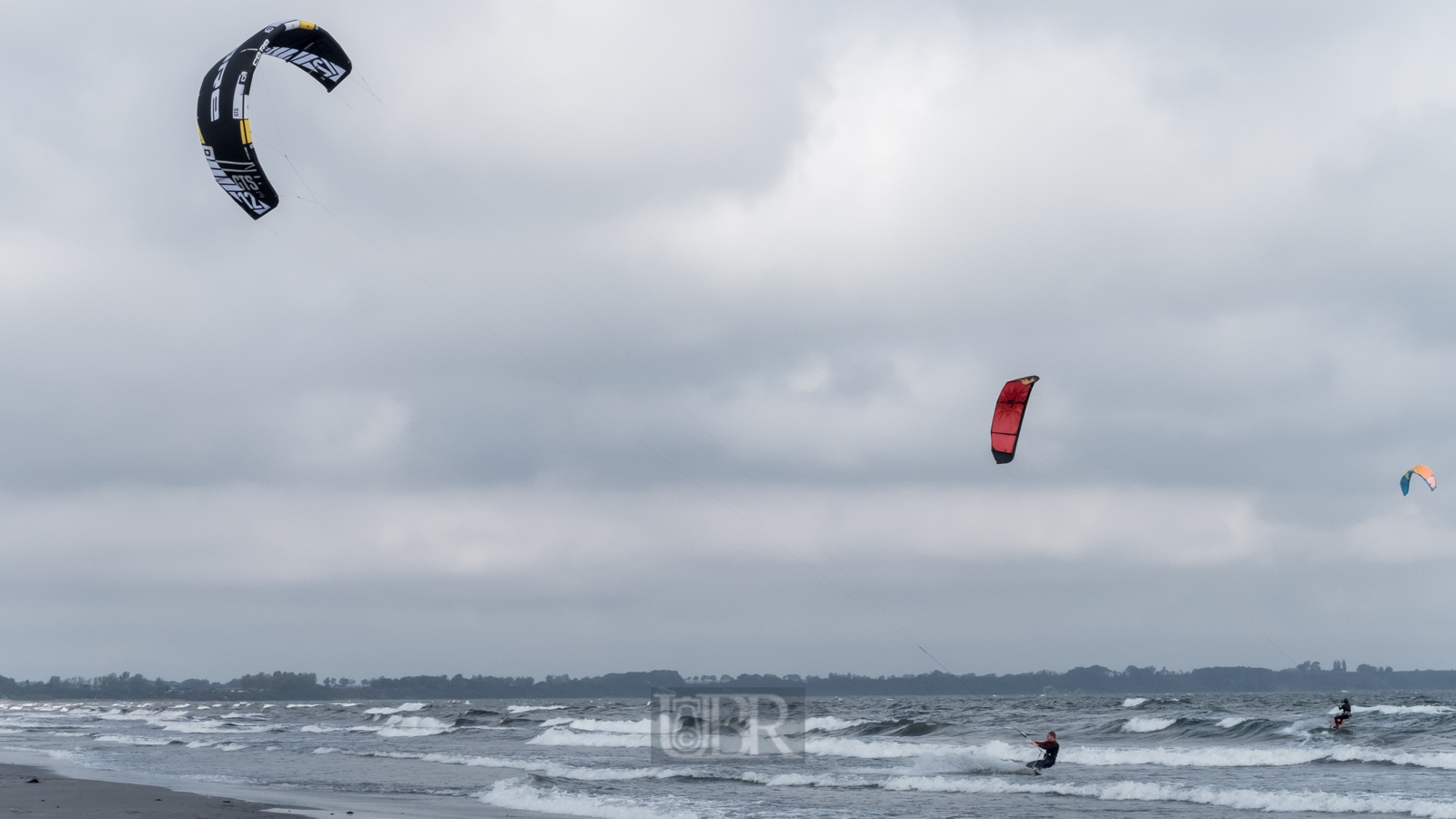 Am dritten Tag kam Wind auf - zur Freude der Kite-Surfer