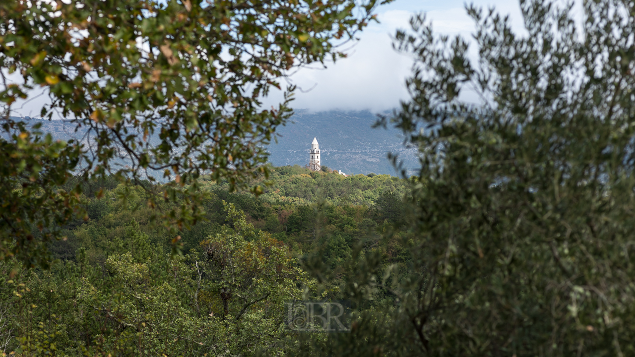 Kirchturm von Brdo - ca.  2 km vom Ferienhaus