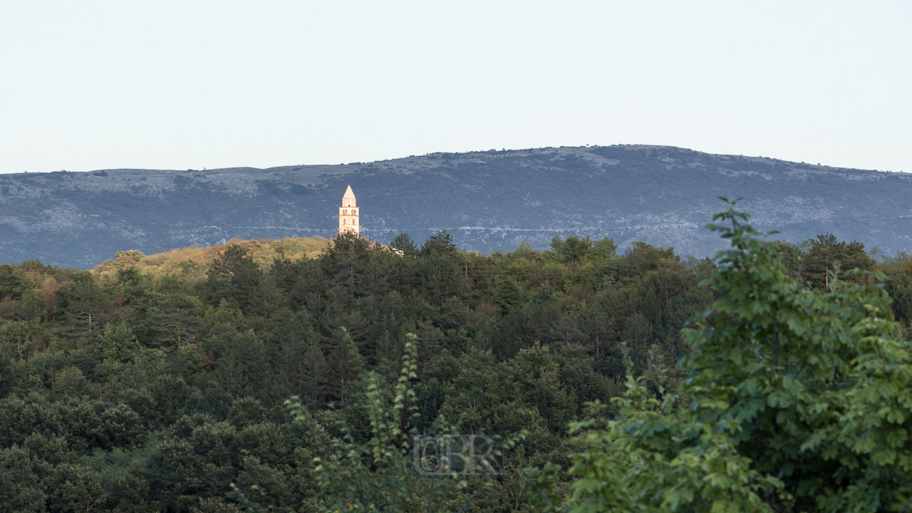 Kirchturm von Brdo - ca.  2 km vom Ferienhaus