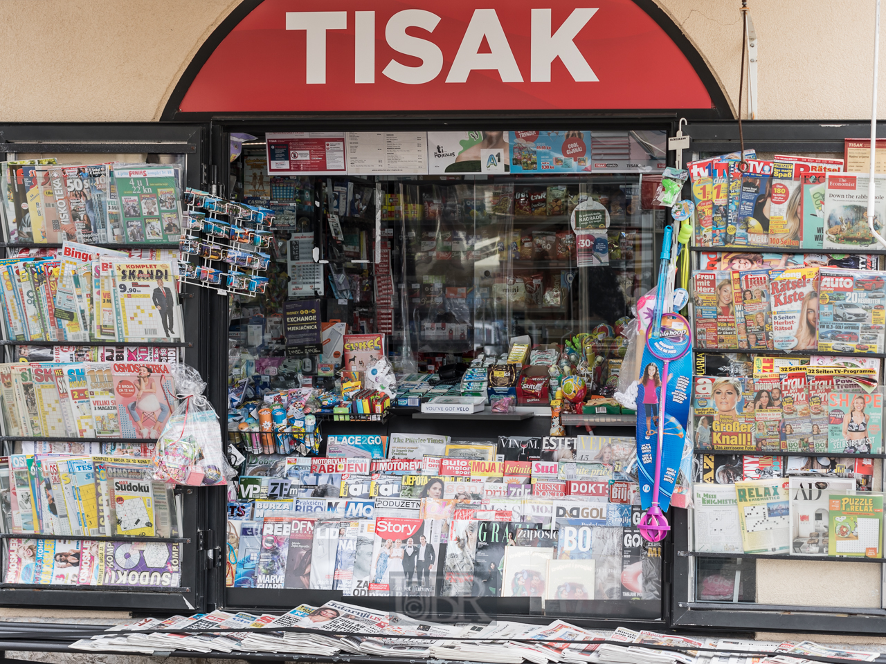 Kiosk mit Lesestoff in Opatija - Kroatisch und Deutsch