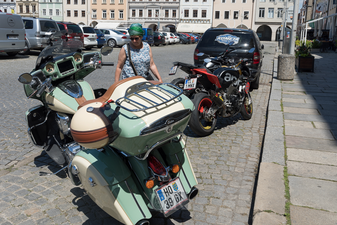 Eine 'Indian' Maschine auf dem Marktplatz bon Budweis