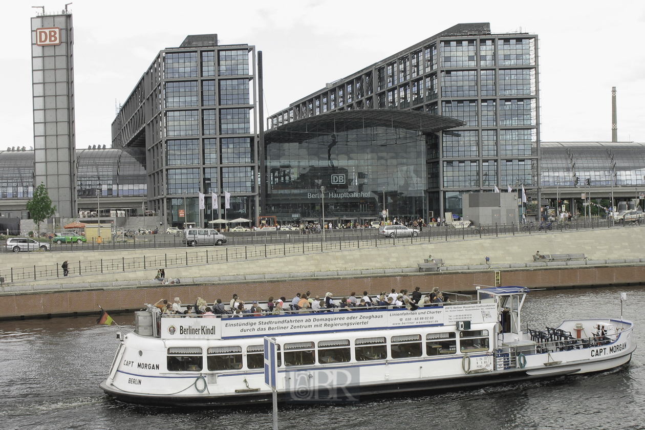 hauptbahnhof_und_spree_schiffahrt_02