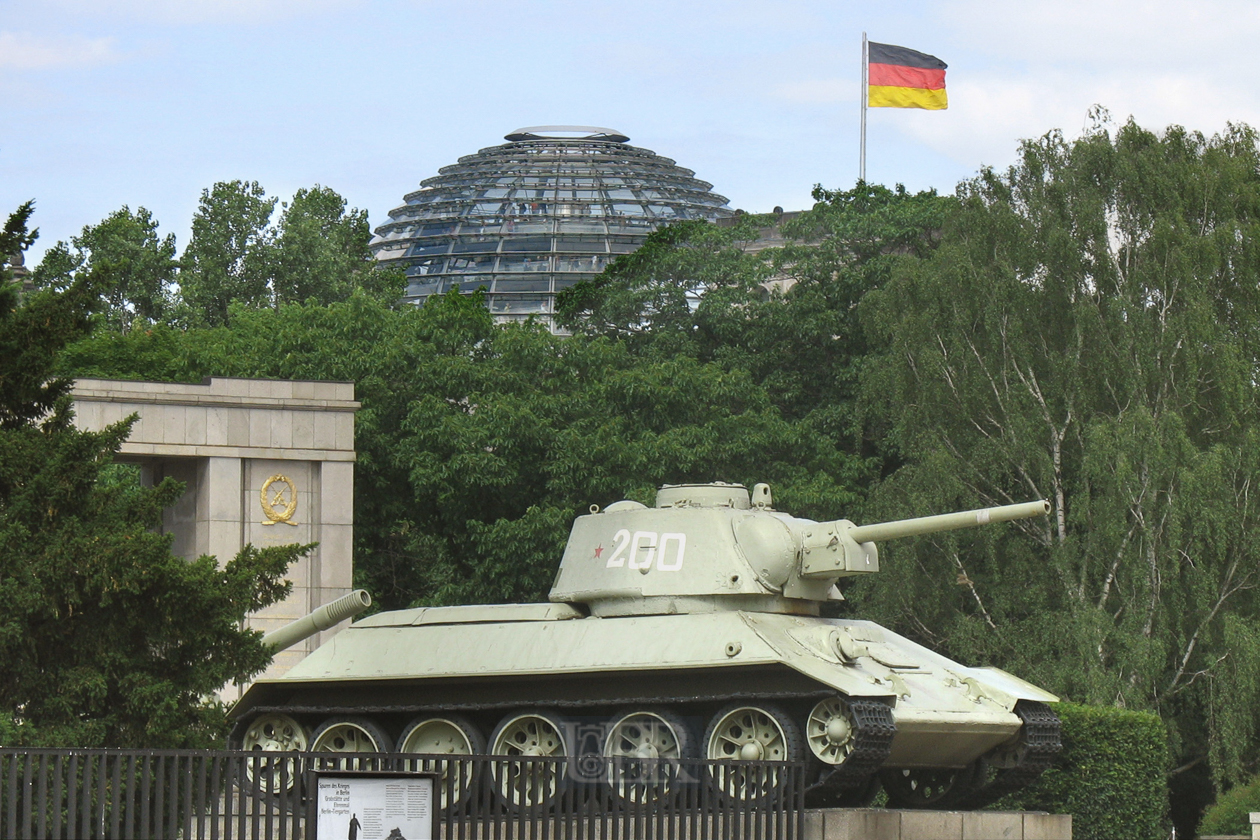 reichstag_mit_ehrenmal