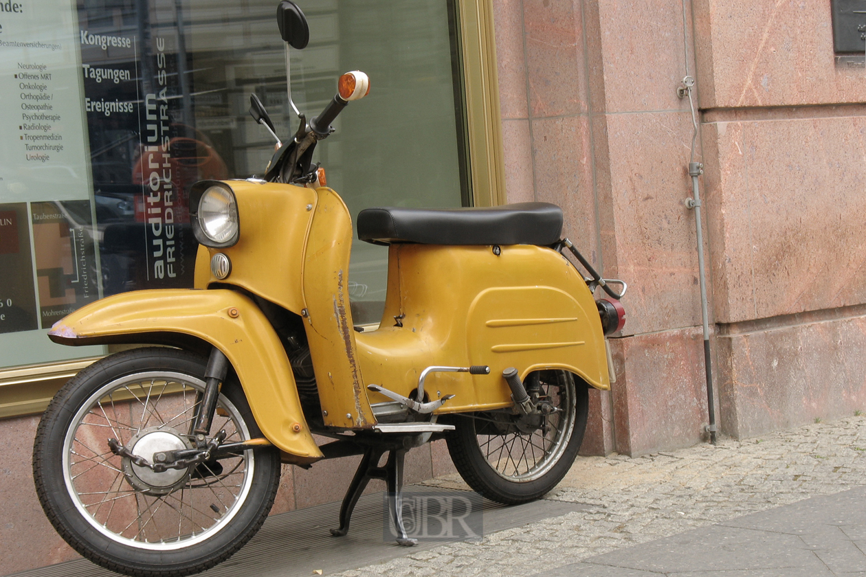 01_motion_simson_moped
