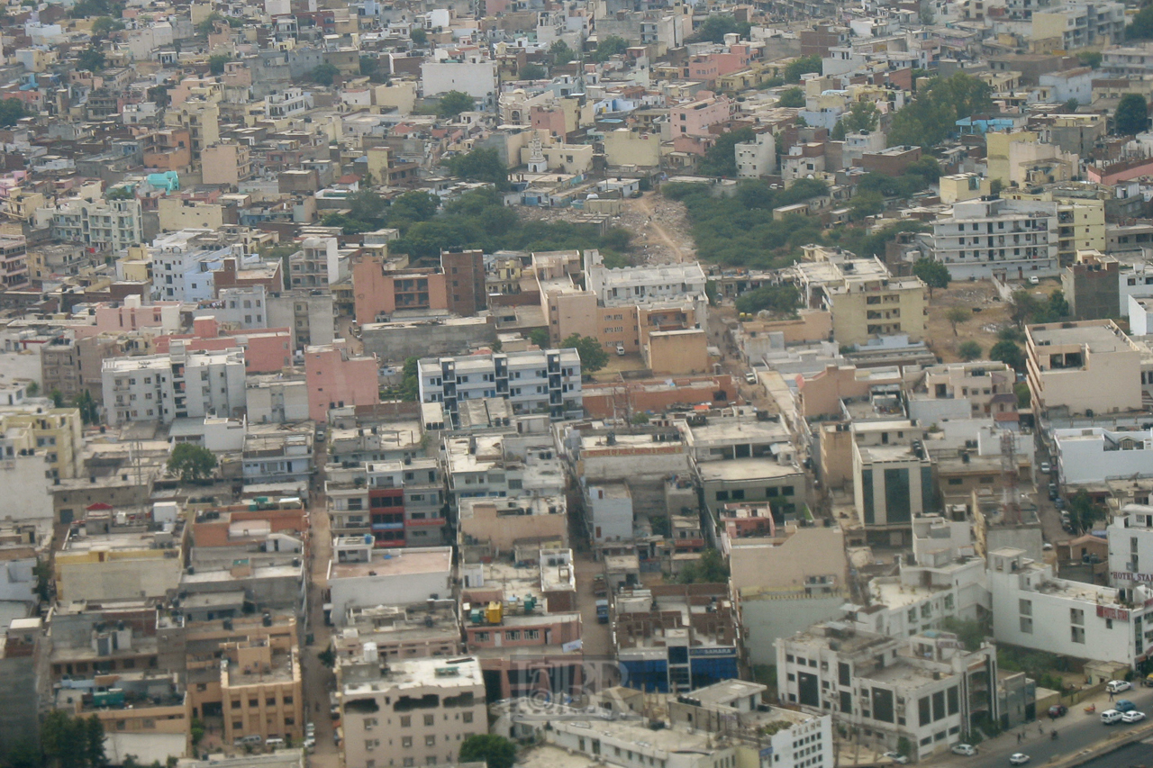 001_delhi_aus_dem_flieger_01