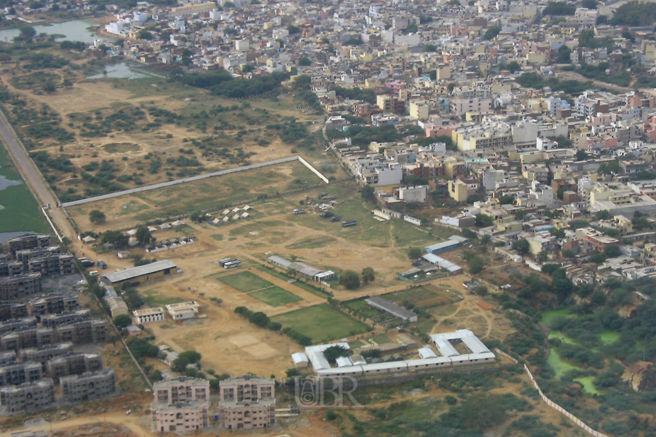 001_delhi_aus_dem_flieger_02