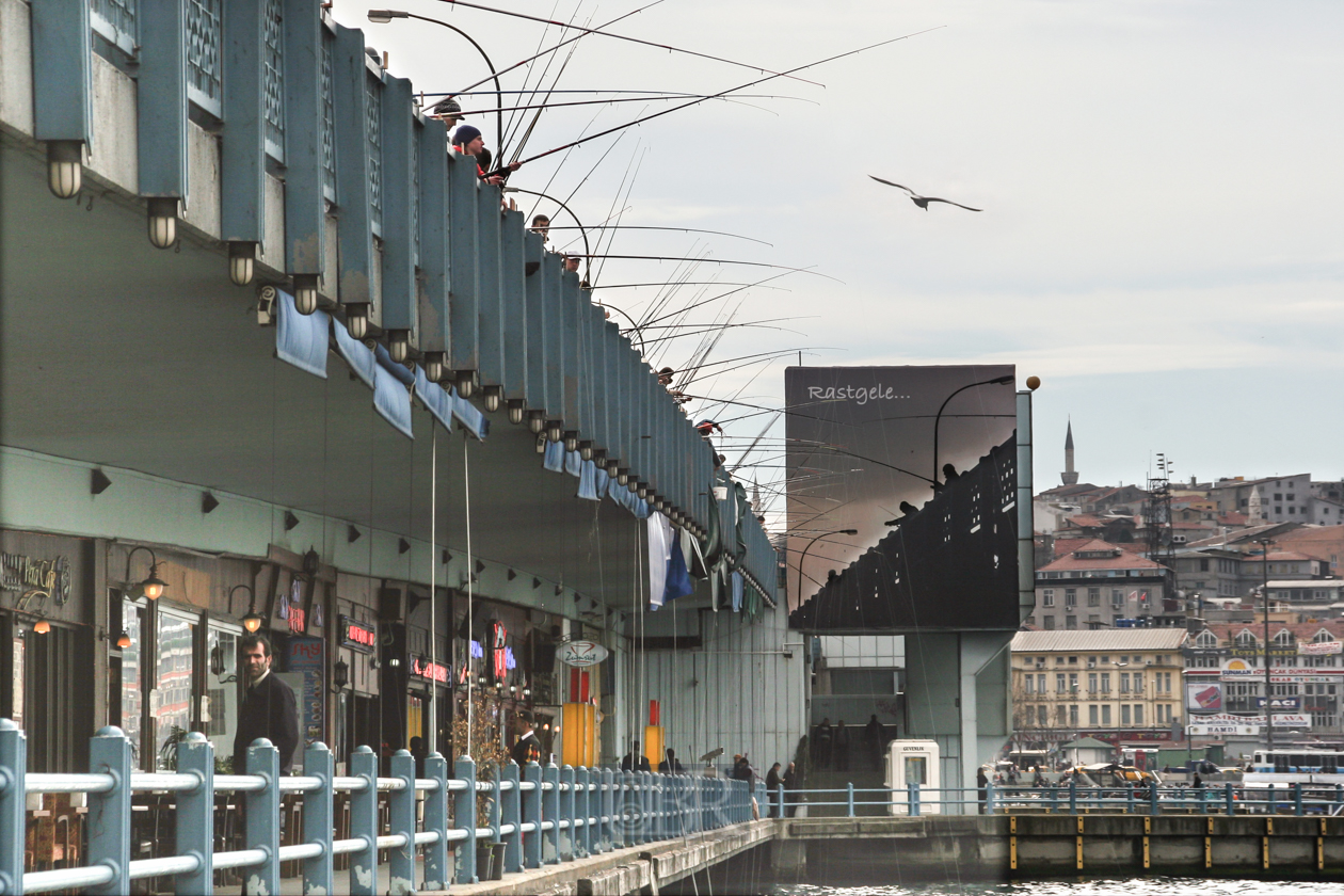 Die Restaurant-ebene der Galata Brücke