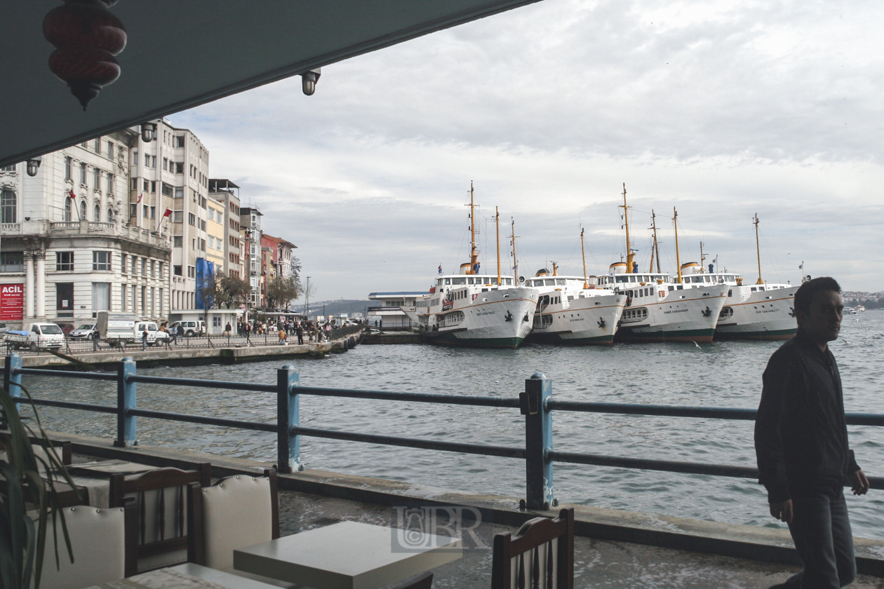 Die Restaurant-ebene der Galata Brücke