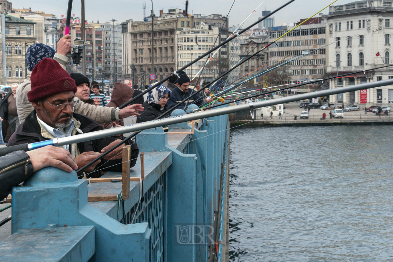 Angeln auf der Galata Brücke - ein beliebter Zeitvertreib