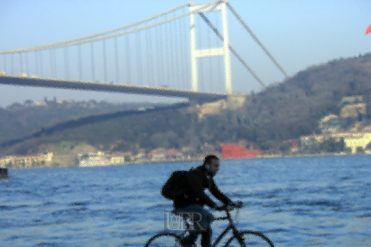 Zwei Brücken über den Bosporus - 'Istanbul Bosporus Brücke'  und 'Europa-Asien Brücke'