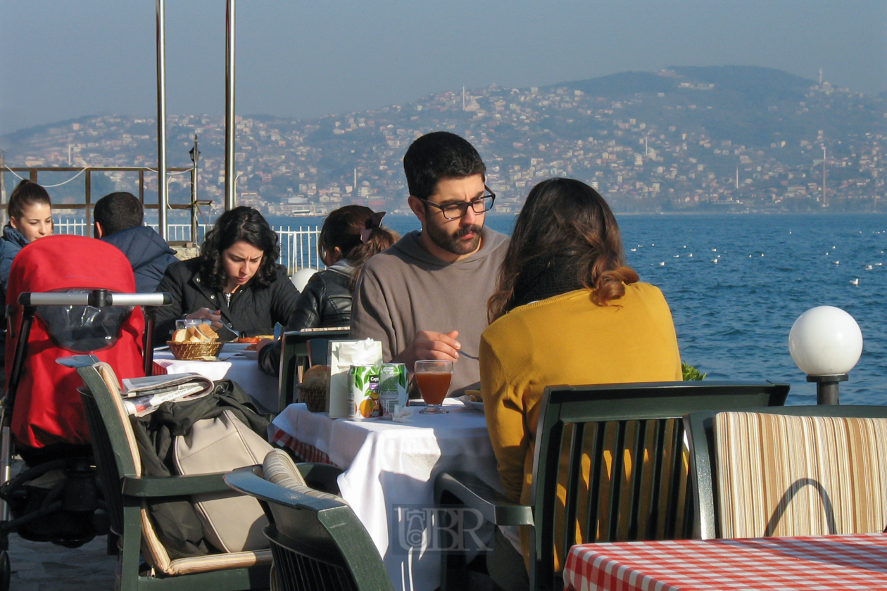 Cafe am Bosporus im Stadtteil Istinye