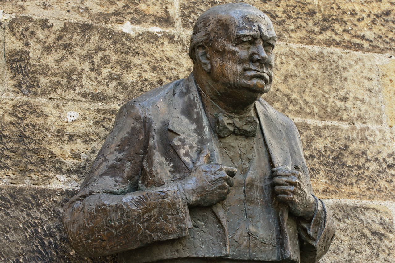 besucher_11_churchill_bueste