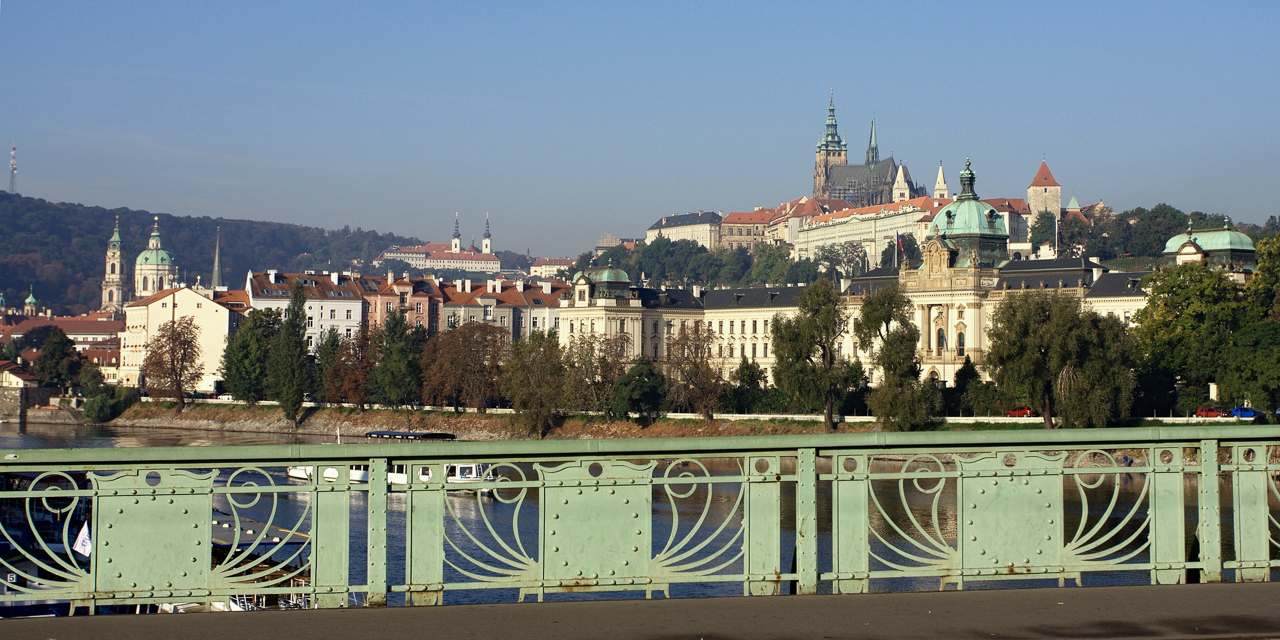 mala_01_hradchin_mit_bruecke_02