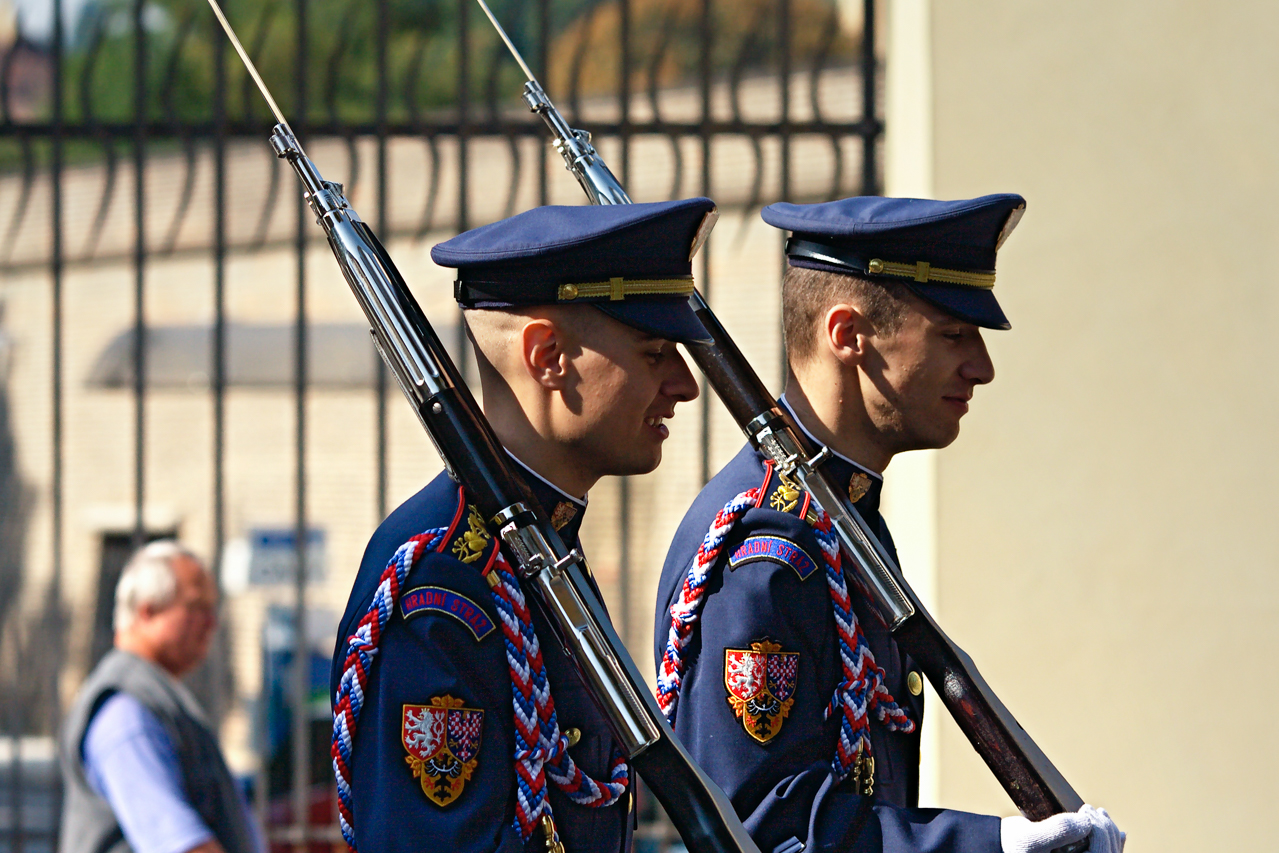 mala_41_burgwache_02_abmarsch