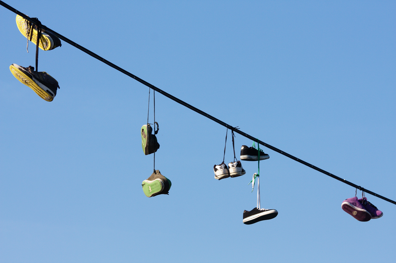 licht_04_schuhe_auf_der_leine