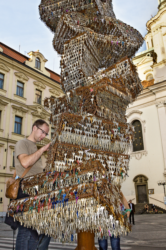 plakatives_10_schluessel_skulptur