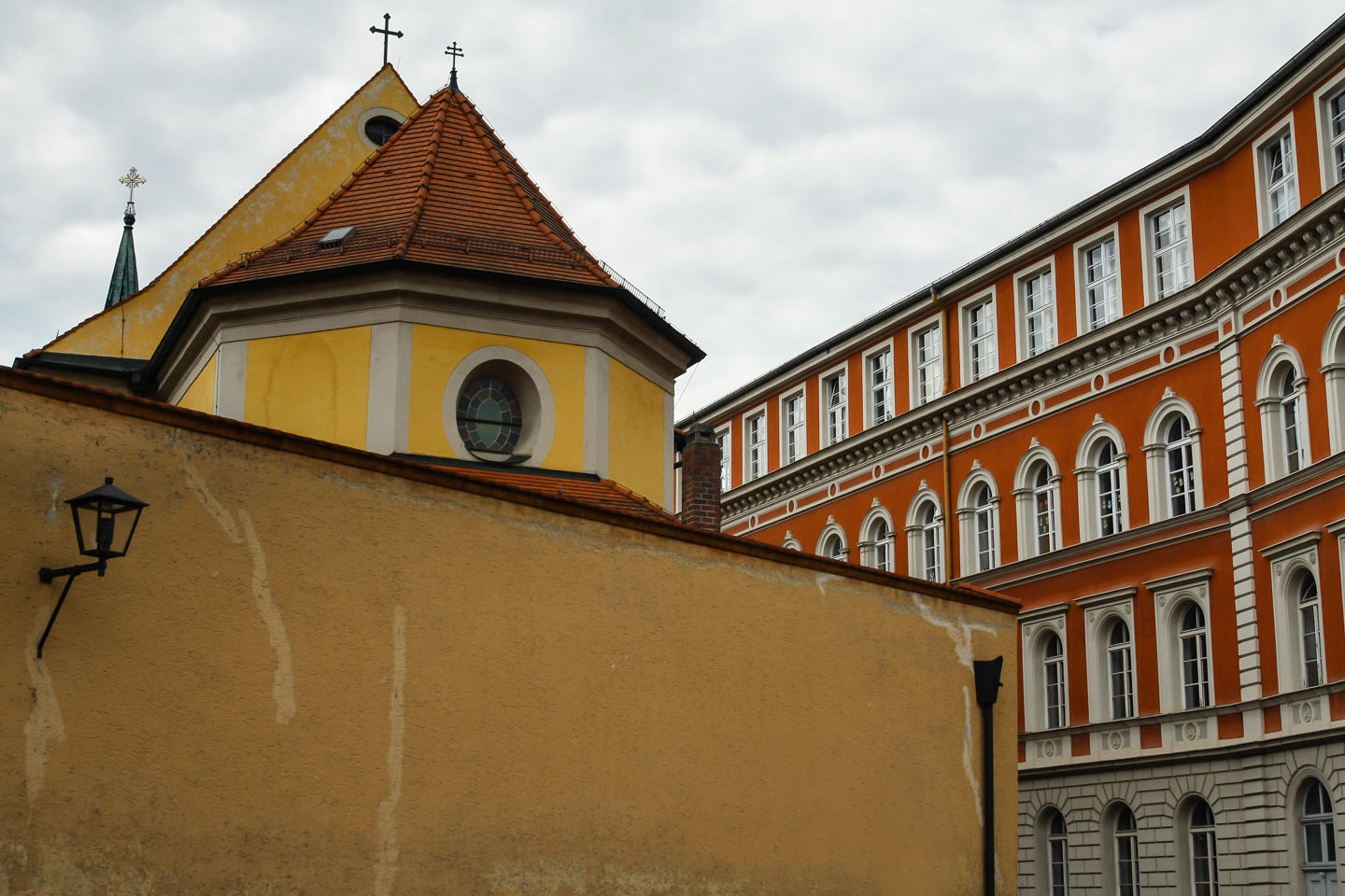 14_hl_kreuz_01_kloster_schule