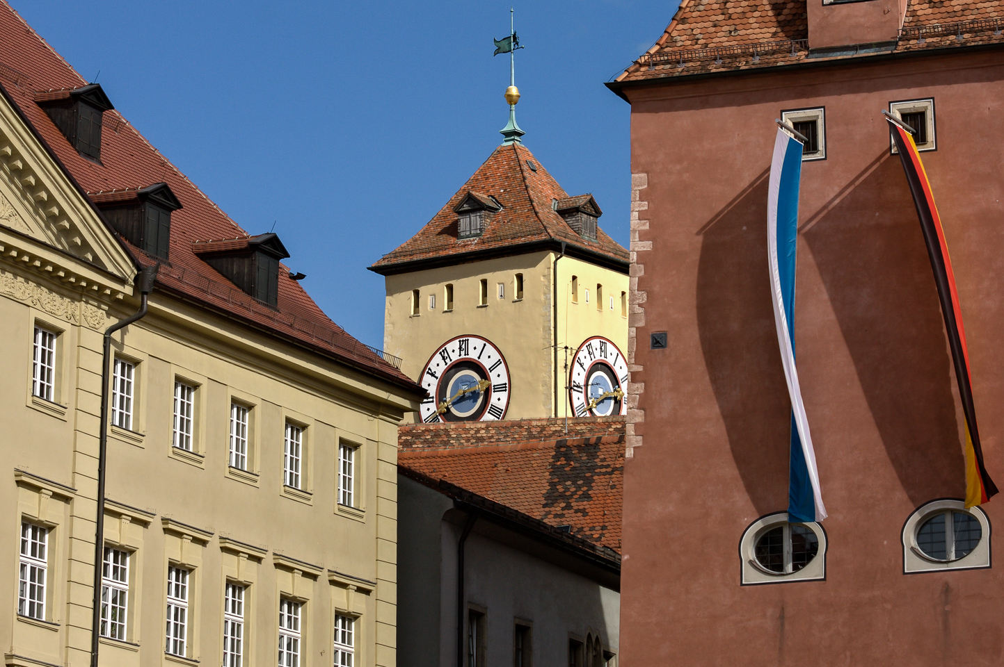 rathaus_alt_turm_uhr