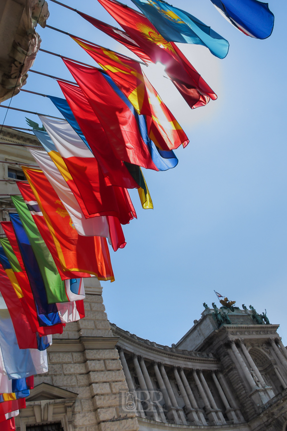 wien_nationalbibliothek_flaggen_2