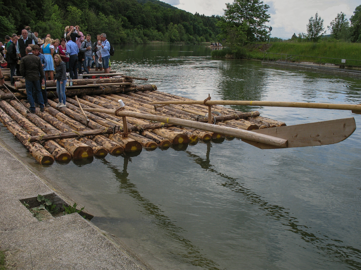 Isarrampe mit Floßvergnügen