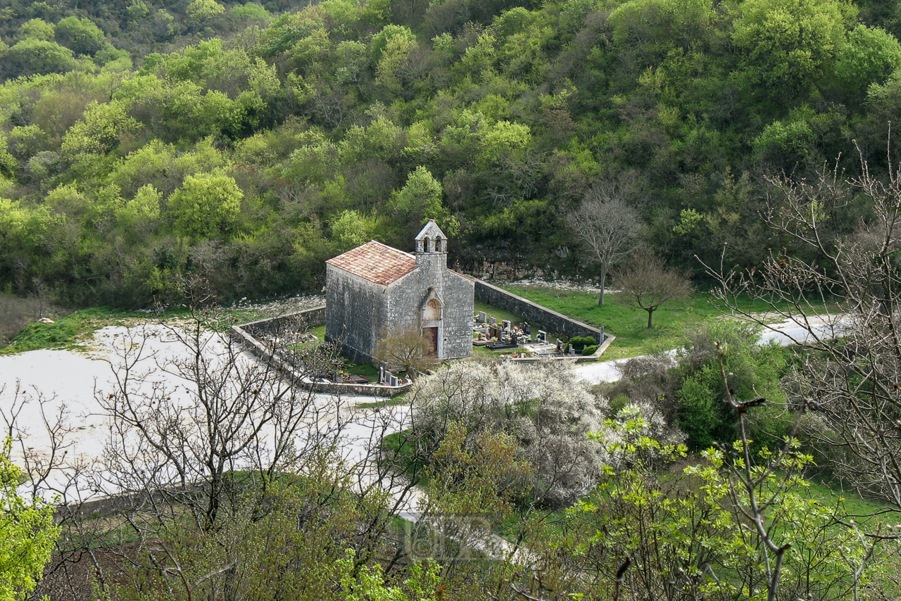kapelle_vor_dvigrad_01