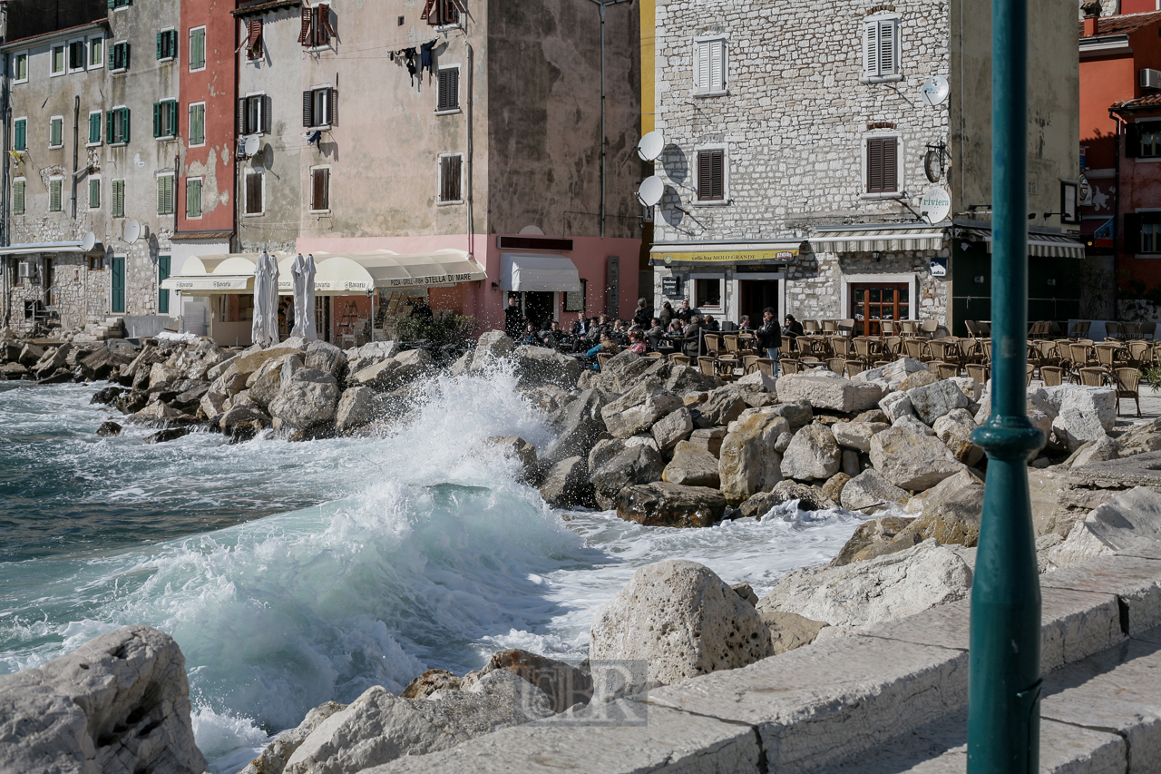 rovinj_52_molo_grande_wellen