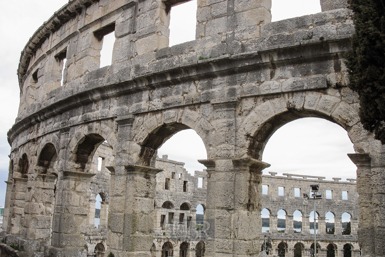 pula_amphitheater_01